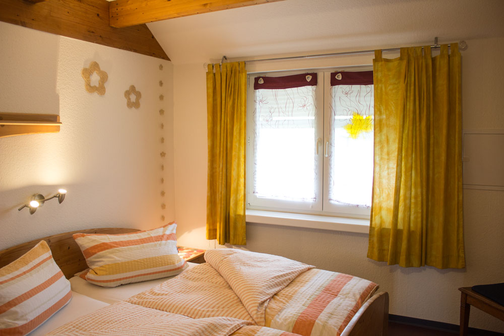 Unteres Schlafzimmer (1) rechte Wohnung | Ferienwohnung Sonnenhof Weidenhausen